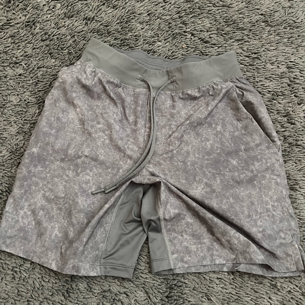 Lululemon shorts size medium